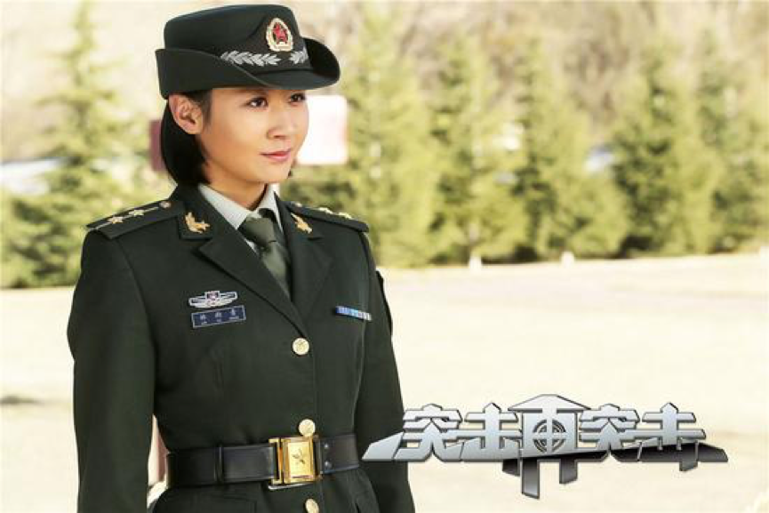 《突击再突击》女主角林雨青的扮演者高艺丹，英姿飒爽的演技大获好评