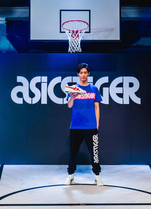 曹佑宁出席品牌活动秀花式篮球  运动男神青春活力感染全场